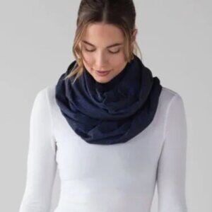 NWOT Lululemon Vinyasa Scarf Jacquard Blue & Black Jet Stream Rulu wrap